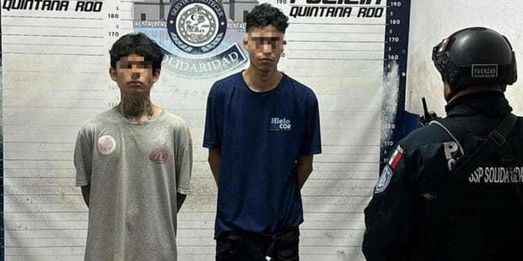 En Playa del Carmen detienen a cinco personas, aseguran narcóticos y armas