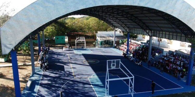 Inauguran espacios deportivos en primaria de Puerto Aventuras