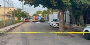 Persona en situación de calle muere aplastada tras meterse a dormir debajo de un vehículo en Playa del Carmen