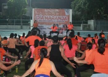 Realizan con éxito la mega clase “Día Naranja: Bailando contra la violencia”