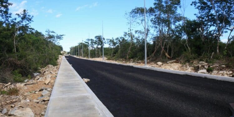 Recorrido de supervisión de obras públicas en Puerto Aventuras