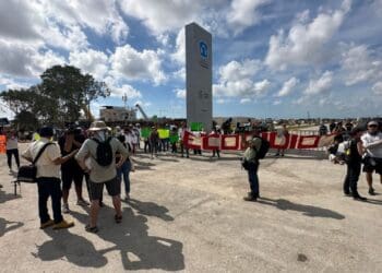Activistas tuvieron que retirar manifestación pacífica en inauguración del tramo 5 del Tren Maya para evitar agresiones