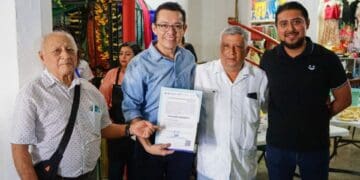 Entregan concesiones del mercado “Diana Laura Riojas”