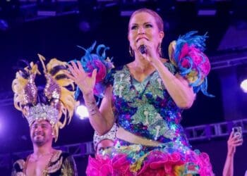 Exitoso carnaval; Lili Campos muestra el músculo y atrae hasta 22 mil personas por noche en Playa del Carmen