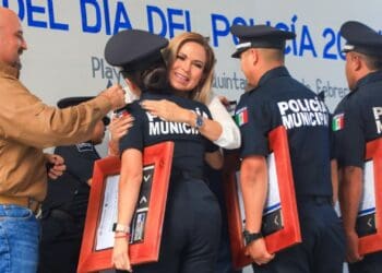 Lili Campos reconoce labor de policías de Solidaridad