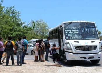 Proponen una ruta de transporte público y adquisición de unidades para los estudiantes de Playa del Carmen