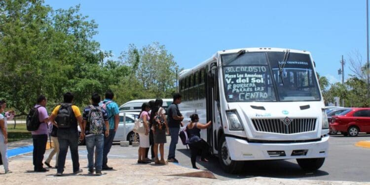 Proponen una ruta de transporte público y adquisición de unidades para los estudiantes de Playa del Carmen