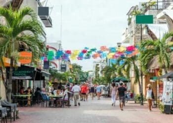 Comerciantes del centro de Playa del Carmen esperan lograr un 85% de ventas en Semana Santa