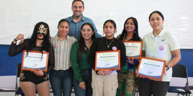 Destacan triunfos y logros de las mujeres en el mundo del deporte de contacto