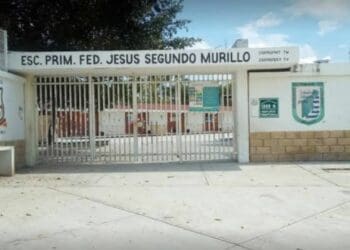 Padres acusan a maestro de maltrato infantil y de laborar en presunto estado de ebriedad