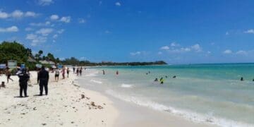 Refuerzan servicios públicos en zona turística de Playa del Carmen