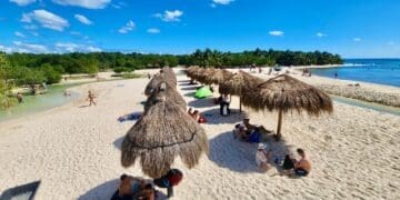 Retiran cárcamos de aguas negras de costas de Playa del Carmen