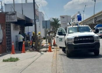 Varias colonias de Playa del Carmen estuvieron hasta 16 horas sin luz por un cortocircuito