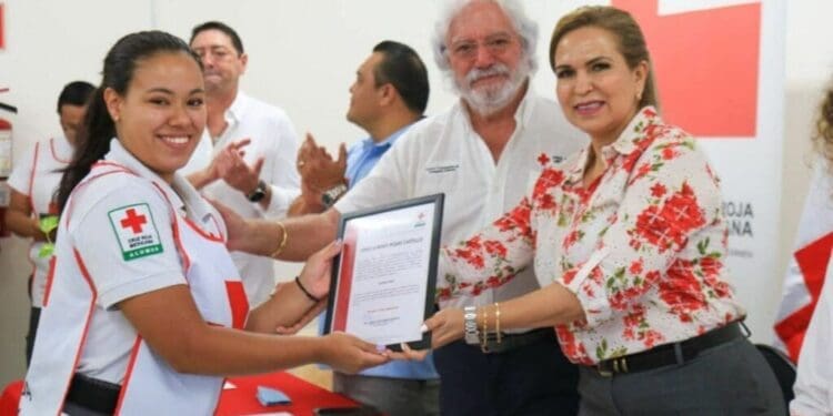 Lili Campos cumple a la Cruz Roja, en beneficio de los solidarenses