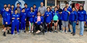 Para-atletas reciben uniformes para la etapa Estatal de los Paranacionales CONADE 2024