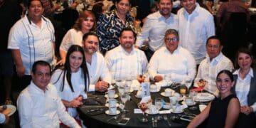 Familias de fundadores de Playa del Carmen conviven en tradicional desayuno