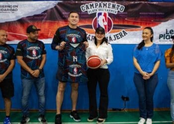 Eduardo Nájera, exbasquetbolista profesional mexicano conquista Playa del Carmen