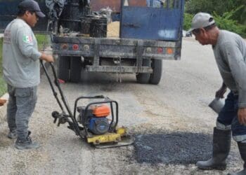 Continúa el programa de bacheo en Playa del Carmen y Puerto Aventuras