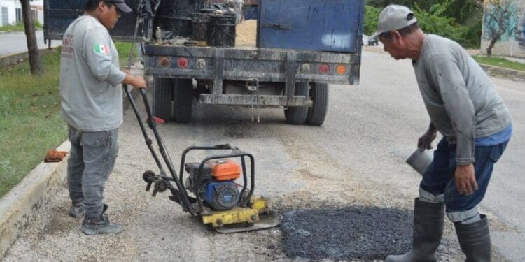 Continúa el programa de bacheo en Playa del Carmen y Puerto Aventuras