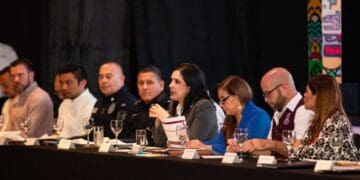 Encabezan la Gobernadora y Estefanía Mercado diálogo con empresarios de Playa del Carmen