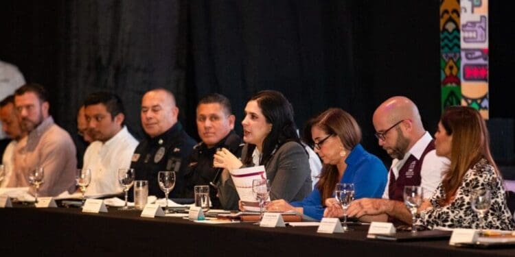 Encabezan la Gobernadora y Estefanía Mercado diálogo con empresarios de Playa del Carmen