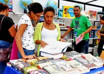 Anuncia Estefanía Mercado la Primera Feria Internacional del Libro y la Cultura en Playa del Carmen
