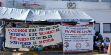 Atiende gobierno de Solidaridad protesta de profesores