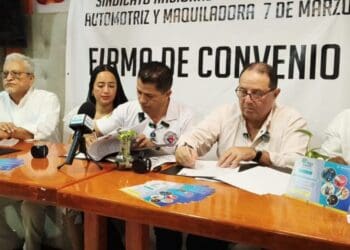 Firman convenio para brindar seguros y atención médica a 30 mil trabajadores de la industria automotriz en Quintana Roo