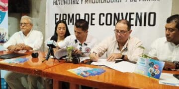 Firman convenio para brindar seguros y atención médica a 30 mil trabajadores de la industria automotriz en Quintana Roo