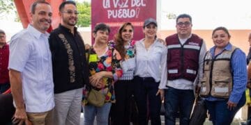 “La Voz del Pueblo” llegó a Puerto Aventuras; Estefanía Mercado acompaña a la Gobernadora durante la jornada