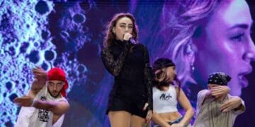 Nicki Nicole hace vibrar a 30 mil personas en histórico cierre del Carnaval de Playa del Carmen 2025