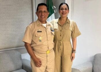 Estefanía Mercado fortalece coordinación con la Marina para garantizar la seguridad y reforzar la limpieza del sargazo en Playa del Carmen