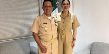 Estefanía Mercado fortalece coordinación con la Marina para garantizar la seguridad y reforzar la limpieza del sargazo en Playa del Carmen
