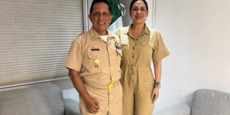Estefanía Mercado fortalece coordinación con la Marina para garantizar la seguridad y reforzar la limpieza del sargazo en Playa del Carmen