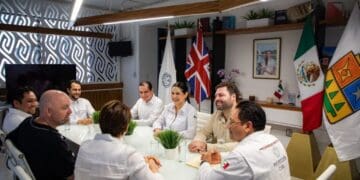 Gobierno de Estefanía Mercado fortalece alianza estratégica con el Reino Unido para impulsar turismo seguro, sostenible e innovador en Playa del Carmen