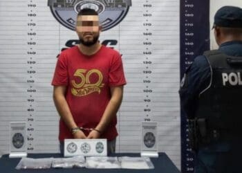 Policía de Playa del Carmen detiene a un hombre con diversas bolsitas de droga en In House