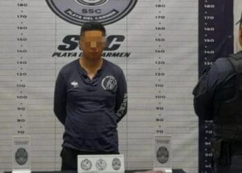 Detienen a hombre con envoltorios de posible narcótico en fraccionamiento Porto Alto en Playa del Carmen