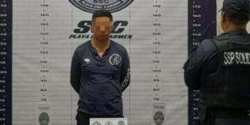 Detienen a hombre con envoltorios de posible narcótico en fraccionamiento Porto Alto en Playa del Carmen