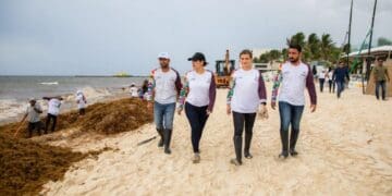 Estefanía Mercado lanza el “Reto Sargazo” y convoca a los gremios y a la ciudadanía a sumar esfuerzos en la limpieza de playas