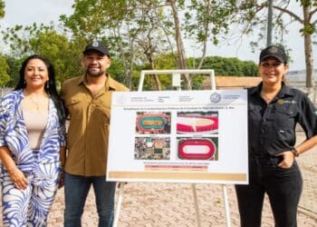 Gobierno de Estefanía Mercado coloca por primera vez en la historia del municipio pasto sintético en la cancha principal del Poliforum