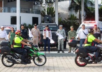 Estefanía Mercado da el banderazo de inicio del Operativo Vacacional de Verano 2025 en Playa del Carmen