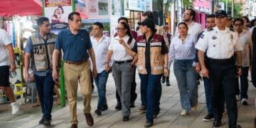 Estefanía Mercado encabeza recorrido en la Quinta Avenida para poner orden y atender problemáticas de este emblemático lugar de Playa del Carmen
