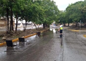 Gobierno de Estefanía Mercado despliega operativo “Tormenta” ante intensas lluvias en Playa del Carmen