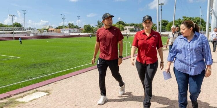 Un antes y un después para el deporte playense; la Unidad Deportiva Playa del Carmen estrena pasto sintético