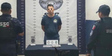 Detienen a presunto narcomenudista en posesión de marihuana en Playa del Carmen