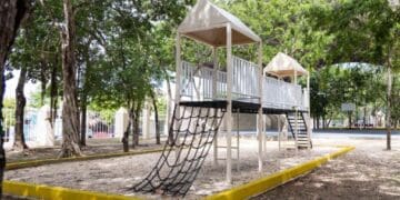 Gobierno de Estefanía Mercado avanza en la recuperación de parques y domos en Playa del Carmen