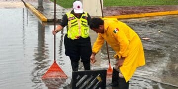 Gobierno de Estefanía Mercado despliega brigadas de apoyo ante las intensas lluvias en Playa del Carmen