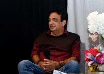 “Noche de café y poesía” en Playa del Carmen recibe a Agustín Labrada y sus versos