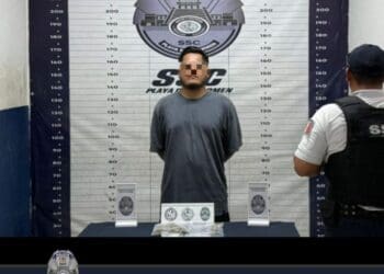Sujeto es captado infraganti vendiendo marihuana y es detenido en Playa del Carmen