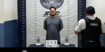 Sujeto es captado infraganti vendiendo marihuana y es detenido en Playa del Carmen